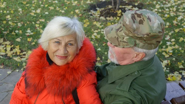 Portrait of a loving elderly couple — Stock Photo, Image
