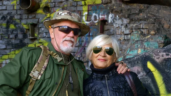 Porträtt av säker äldre par — Stockfoto