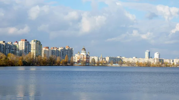 Kade van de baai van de Dnjepr in Kiev — Stockfoto