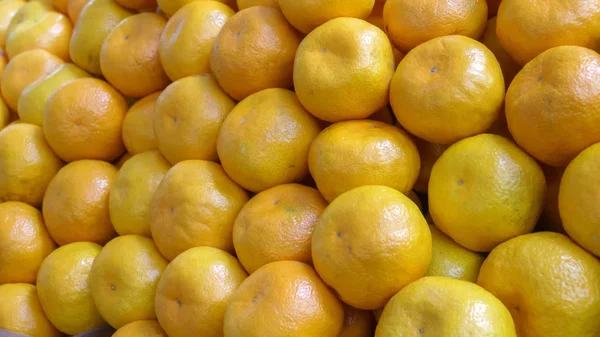 Taze olgun mandalina