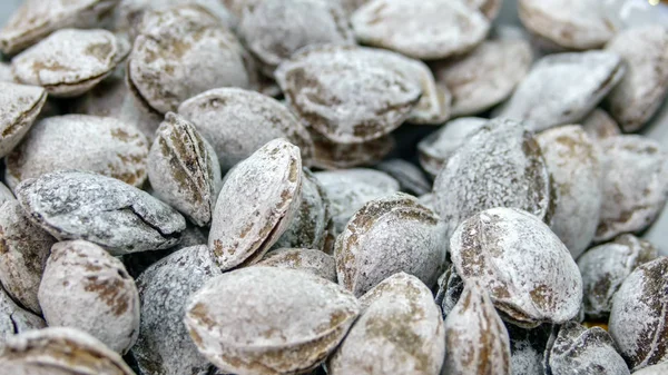 Кости абрикоса в сахаре — стоковое фото