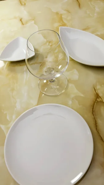 Bodegón con utensilios de comedor blancos — Foto de Stock