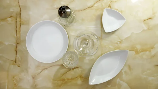白い食器のある静物 — ストック写真