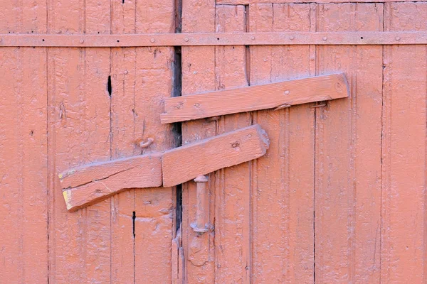 Фон старых красных ворот — стоковое фото
