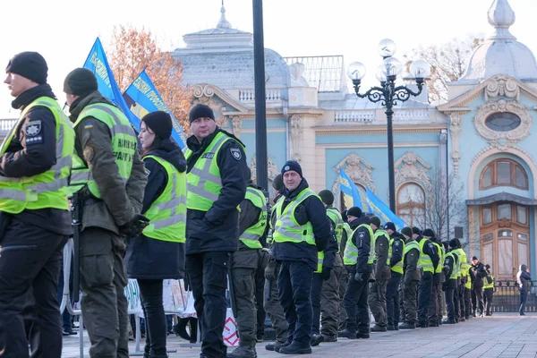 Массовый пикет возле Верховной Рады Украины — стоковое фото