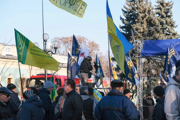 乌克兰最高拉达附近的群众纠察 — 图库照片