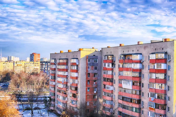 City winter landscape on a bright sunny day — Stock Photo, Image