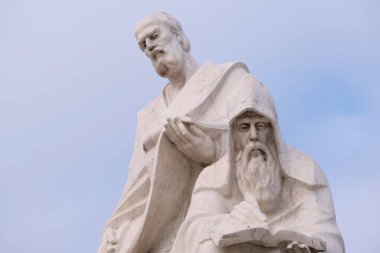 Cyril ve Methodius 'un mermer anıtı