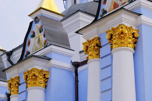 Mikhailovskij domkirke i den ortodokse kirke i Kiev – stockfoto