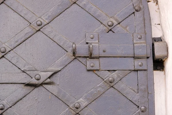 Śruba żelazna starych kutych żelaznych drzwi — Zdjęcie stockowe