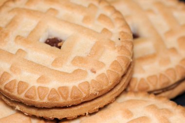 Kurabiyeler yuvarlak.