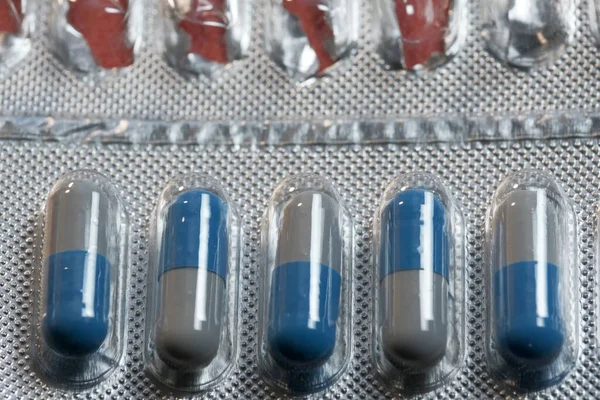 Tabletták Csomagolva Műanyag Buborékcsomagolásban Közelkép Makro Fénykép Témában Gyógyszerek Gyógyszerek — Stock Fotó
