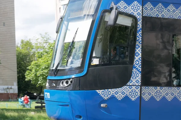 Blå Stad Passagerare Spårvagn Närbild Våren Solig Dag Närbild — Stockfoto