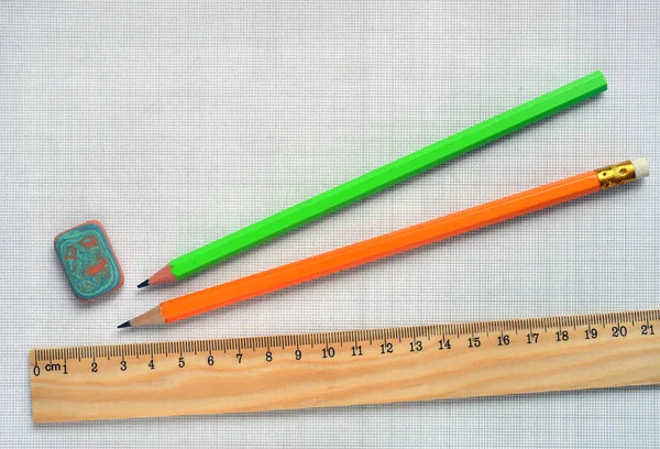 Kalemler ve ahşap cetvel — Stok fotoğraf
