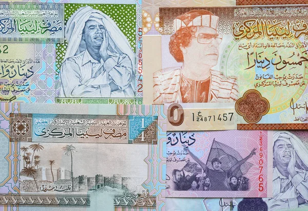 Mouammar Kadhafi sur le billet de banque libyen — Photo