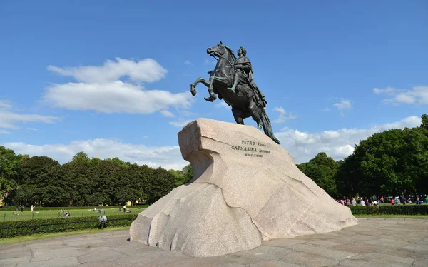 Peter ı büyük anıt.