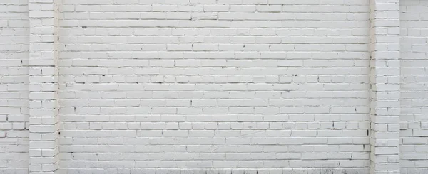 Кирпичная стена, окрашенная белой краской. — стоковое фото