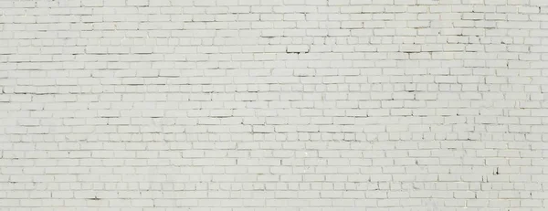 Cihlová stěna malovaná bílou barvou. — Stock fotografie