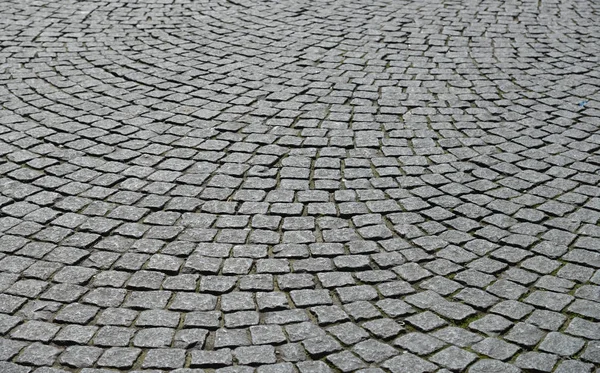 Gamla kullerstensbelagda trottoaren närbild. — Stockfoto