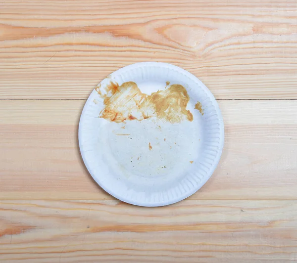 Placa de papel descartável para alimentos — Fotografia de Stock
