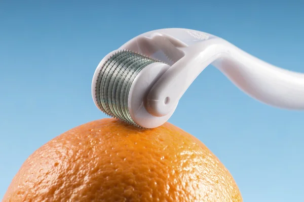 Derma roller için tıbbi mikro terapi ile portakal iğneleme yöntemlerinin etkinliğinin karşılaştırılması.
