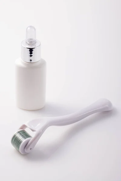 Dermaroller tıbbi Micro terapi ve ilaç şişe iğneleme yöntemlerinin etkinliğinin karşılaştırılması. 