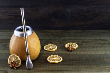 yerba dostum limon dilimleri ile