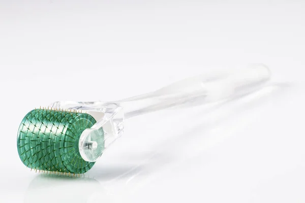 Derma roller için tıbbi mikro terapi iğneleme yöntemlerinin etkinliğinin karşılaştırılması.
