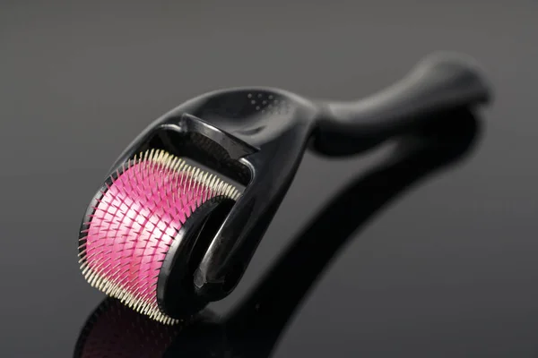 Derma roller için tıbbi mikro terapi iğneleme yöntemlerinin etkinliğinin karşılaştırılması.