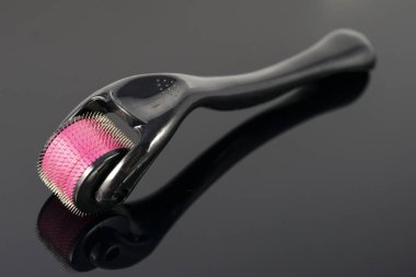 Derma roller için tıbbi mikro terapi iğneleme yöntemlerinin etkinliğinin karşılaştırılması. 