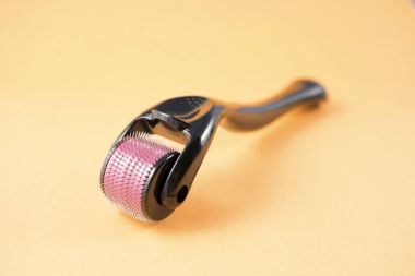 Derma roller için tıbbi mikro terapi iğneleme yöntemlerinin etkinliğinin karşılaştırılması.
