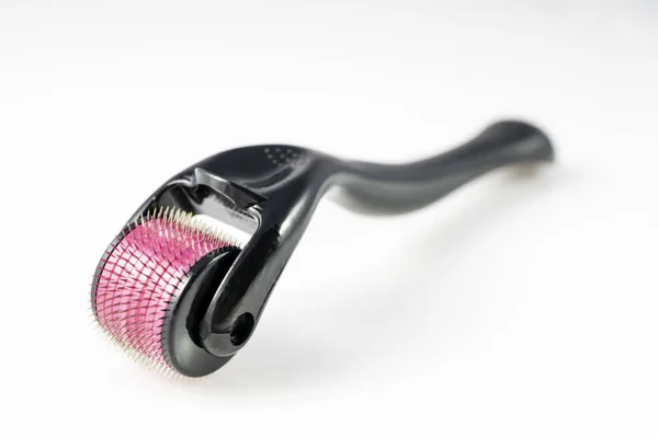 Derma roller için tıbbi mikro terapi iğneleme yöntemlerinin etkinliğinin karşılaştırılması.