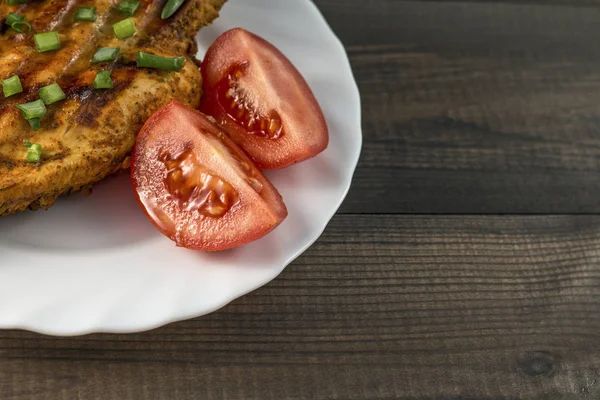 Dada ayam panggang dengan tomat — Stok Foto