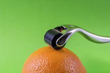 Derma roller için tıbbi mikro terapi iğneleme yöntemlerinin etkinliğinin karşılaştırılması.