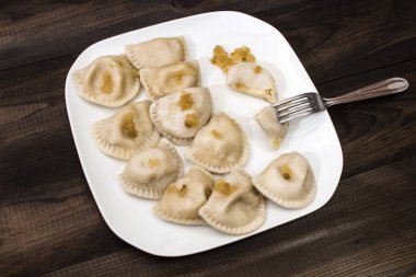 geleneksel Lehçe köfte, pierogi ruskie