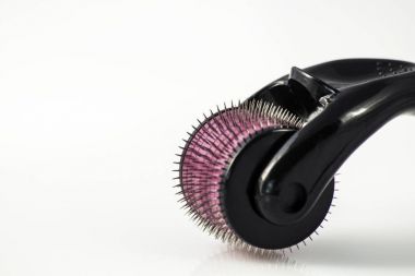 Derma roller için tıbbi mikro terapi iğneleme yöntemlerinin etkinliğinin karşılaştırılması