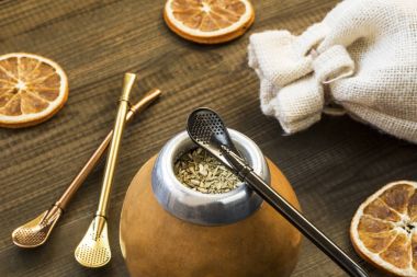 Özel aksesuarları ile yerba dostum