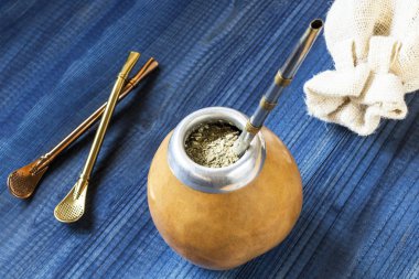 Özel aksesuarları ile yerba dostum