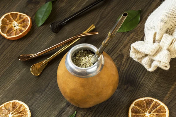 Yerba mate dedikált tartozékokkal — Stock Fotó