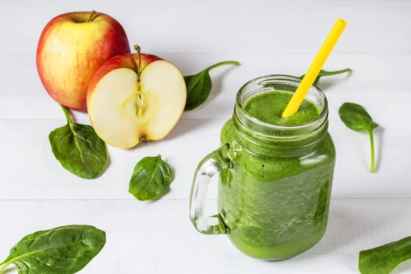 健康的绿色冰沙饮料 — 图库照片