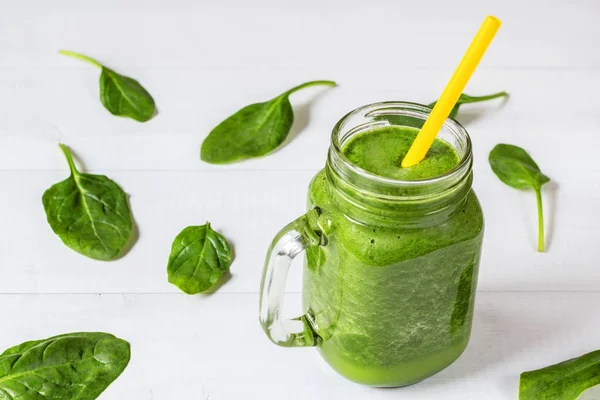 Bebida smoothie verde saudável — Fotografia de Stock