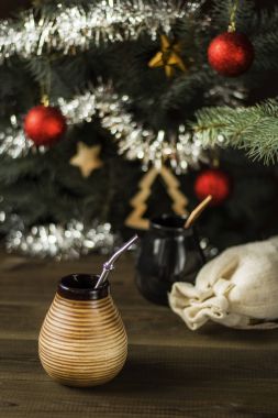 Noel ağacının altında yerba dostum. yerba dostum Noel arka plan