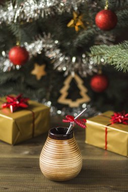 Noel ağacının altında yerba dostum. yerba dostum Noel arka plan