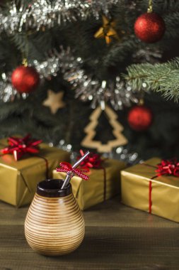 Noel ağacının altında yerba dostum. yerba dostum Noel arka plan