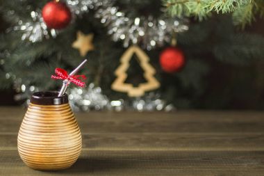 Noel ağacının altında yerba dostum. yerba dostum Noel arka plan