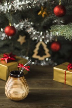 Noel ağacının altında yerba dostum. yerba dostum Noel arka plan