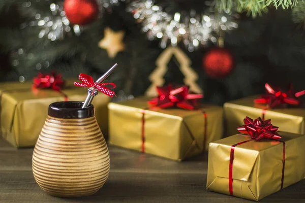 Noel ağacının altında yerba dostum. yerba dostum Noel arka plan