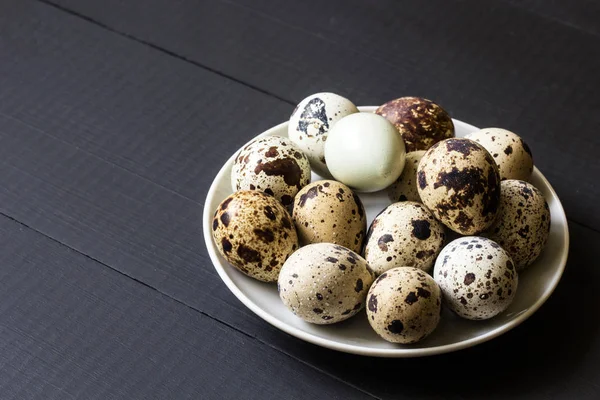 新鲜鹌鹑蛋食品照片 — 图库照片