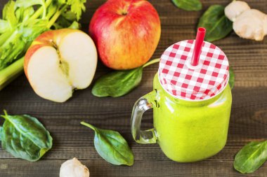 yeşil smoothie kokteyl içki