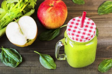 yeşil smoothie kokteyl içki